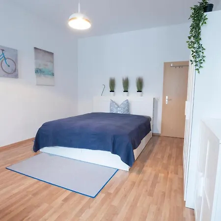Lutherviertel-apartment Mit 2 Sz In Uni-naehe Апартаменты Хемниц