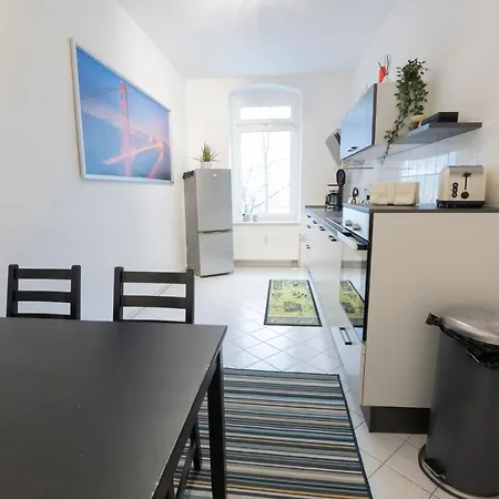 Lutherviertel-apartment Mit 2 Sz In Uni-naehe Апартаменты Хемниц