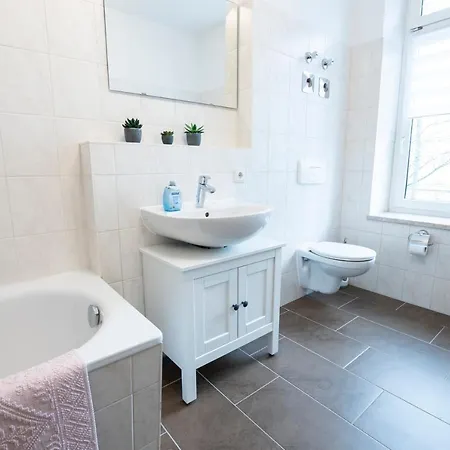 Lutherviertel-apartment Mit 2 Sz In Uni-naehe Апартаменты Хемниц